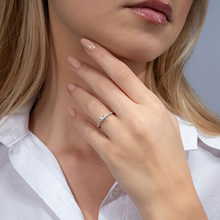 0,27 Karat Kolu Taşlı Tektaş Pırlanta Yüzük 