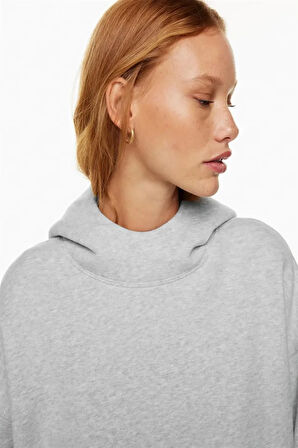 Kadın Gri Geniş Yaka Tasarım Kanguru Cepli Kapüşonlu Sweatshirt 8114-2010