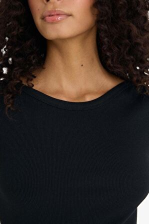 DeFacto Slim Fit Dar Kesim Kayık Yaka Fitilli Kaşkorse Siyah Kısa Kollu Tişört F5015AX25SMBK81