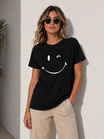 Smile Kadın Minimal Gülümseyen Yüz Baskılı Tişört Kısa Kol Yazlık T-Shirt - Siyah