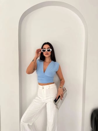 Linum Kadın Vatkalı Kolsuz V Yaka Drapeli Crop Bluz Likralı Fit - Bebek Mavisi