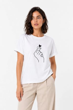 Kadın Beyaz  Kore Kalp Baskılı Tişört - Minimalist Tasarım Yazlık Basic Kısa Kollu T-Shirt