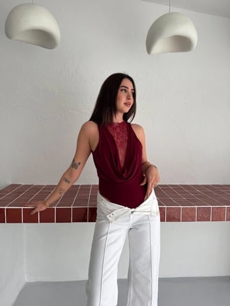 Yıldız Kadın Dantel Detaylı Derin Dekolte Body Şık Kolsuz Yazlık Bodysuit - Bordo