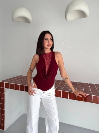 Yıldız Kadın Dantel Detaylı Derin Dekolte Body Şık Kolsuz Yazlık Bodysuit - Bordo