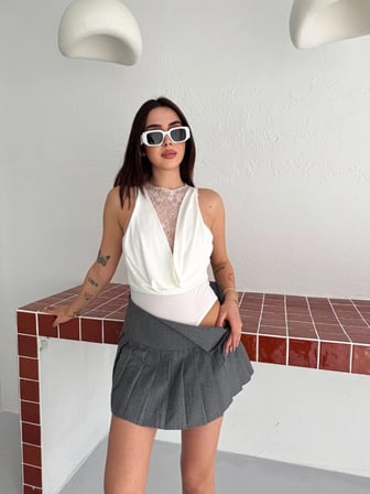 Yıldız Kadın Dantel Detaylı Derin Dekolte Body Şık Kolsuz Yazlık Bodysuit - Beyaz