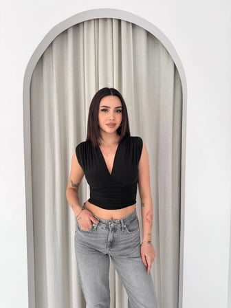 Linum  Kadın Vatkalı Kolsuz V Yaka Drapeli Crop Bluz Likralı Fit - Siyah