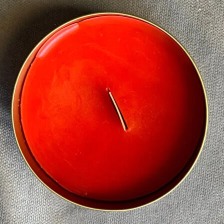 Uretti - Ayşe 7362 - El Yapımı Gül Kokulu Metal Kutuda Mum - 3 x 7 cm