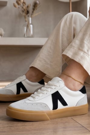 Retro V-Line Süet Detaylı Kadın Günlük Spor Ayakkabı – Beyaz