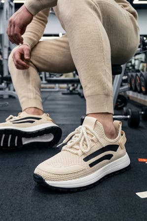 StratoMesh Krem Kalın Tabanlı Erkek Spor Ayakkabı – Rahat Günlük Sneaker