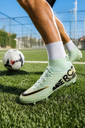 Vortex Futbol Kramponu Çoraplı Bilekli Bağcıklı Dişli Taban Halı Saha ve Çim Saha Krampon – Mint Yeşil