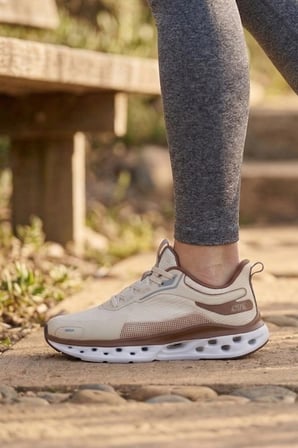 Air-Stride Pro: Nefes Alabilen ve Yüksek Tabanlı Kadın Günlük Yürüyüş Ayakkabısı – Bej & Kahve