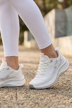 Stride Air Pro : Ultra Hafif Nefes Alabilir Kadın Beyaz Spor Ayakkabı