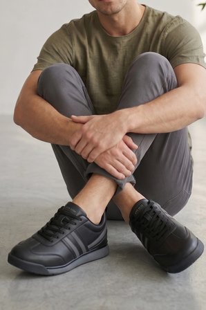 Premium Serisi Siyah Çizgili Unısex Sneaker – Günlük Spor Ayakkabı