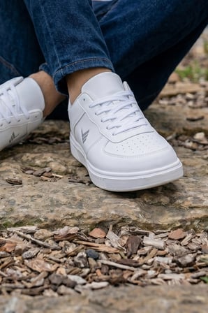 Premium Serisi Beyaz Çizgili Unısex Sneaker – Günlük Spor Ayakkabı