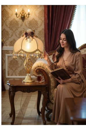 Kadife Kaplı Çiçek Dekorlu Gold Kaplama Vintage Abajur