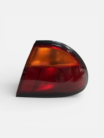 DEPO MAZDA 323 FAMİLİA SAĞ ARKA STOP LAMBASI DUYLU AMPULLÜ 1995-1998