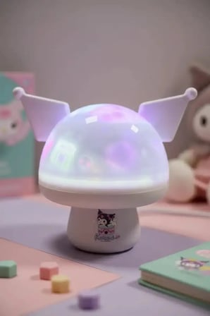 MINISO Sanrio Lisanslı Kuromi Yıldızlı Gökyüzü Alemi Projeksiyon Lamba – Gece Işığı Efektli