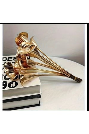 Yapay Gold Kala Çiçeği Demeti 34 cm – Altın Sarısı Islak Dokulu Gala Çiçek Vazo Aranjmanı
