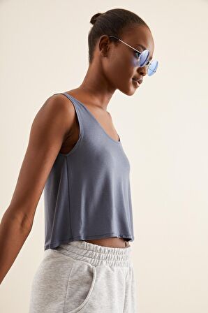 ASKILI CROP TOP/T-SHIRT  