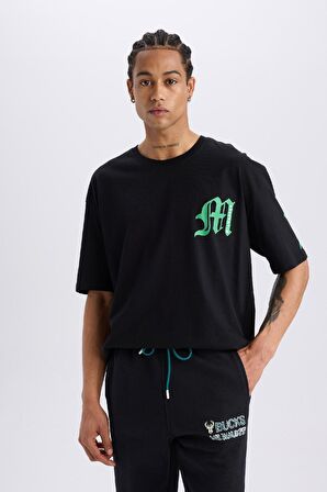 DeFactoFit NBA Milwaukee Bucks Oversize Geniş Kalıp Bisiklet Yaka Kısa Kollu Tişört B3910AX25SPBK81