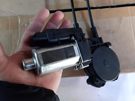 Renault Megane II Megan 2 Sağ model 2003-2010- Ön Cam Krikosu Elektrikli Motorlu + Role üzerinde takılıdır-VEKA marka-Megan 2 nin tüm modellerine uyar-8201010925--8200325135-8200028071
