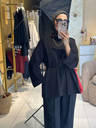 Kadın Düşük Omuz Detaylı Bağlama Aksesuarlı Bluz