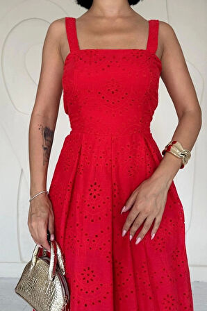 Kırmızı Askılı Aparatlı Brode Elbise