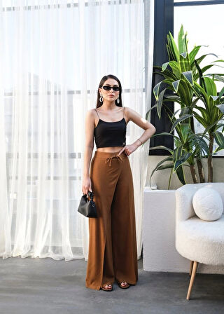 Keten Önü Çapraz Parçali Lasti̇kli̇ Ve Bağcikli Geni̇ş Paça Pantolon