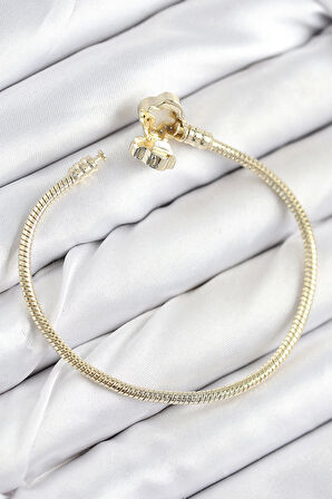 Pirinç Charm Zirkon Taşlı Yonca Model Gold Renk Kadın Bileklik