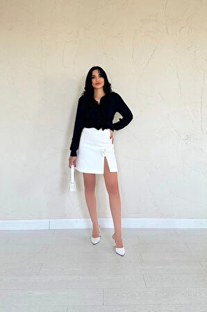 Ekru Yırtmaçlı Gül Detaylı Mini Etek