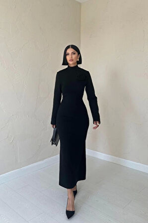 Siyah Omzu Güllü Düz Elbise