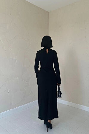 Siyah Omzu Güllü Düz Elbise