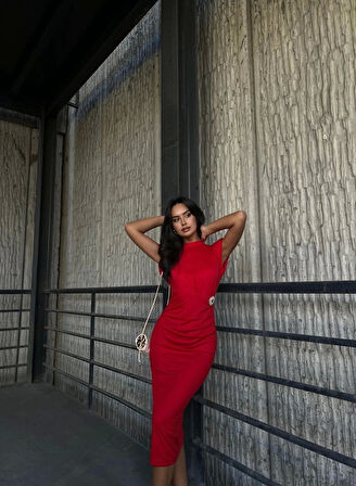 Kadın Bisiklet Yaka Vatkalı Broş Detay Kısa Kol Midi Boy Elbise