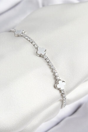 Pirinç Zirkon Taşlı Yonca Model Gümüş Renk Kadın Bileklik