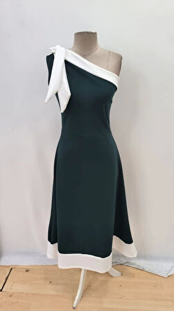 Kadın Tek Omuzu Açık Omuzlardan Kurdela Detaylı çift Renkli Ithal Krep Elbise