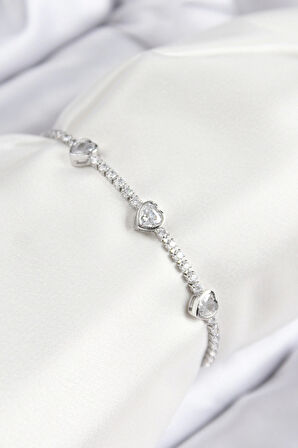 Pirinç Zirkon Taşlı Sıralı Kalp Model Gümüş Renk Asansörlü Kadın Bileklik