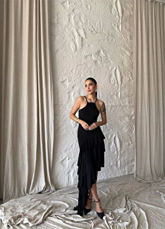 GÜLLÜ ELBİSE ASİMETRİK KATLI - Siyah