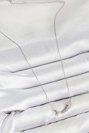 Pirinç Zirkon Taşlı Balık Kılçığı Model Gümüş Renk Kadın Kolye