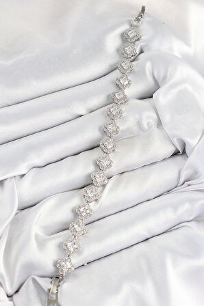 Pirinç Zirkon Taşlı Yonca Baget Model Gümüş Renk VIP Seri Kadın Bileklik