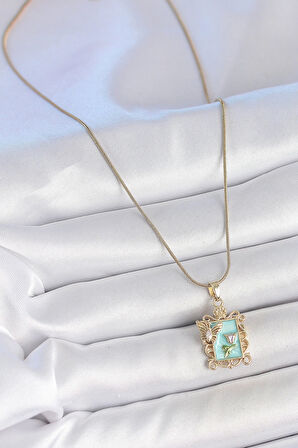 316L Çelik Gold Renk Zincir Mavi Mineli Çiçek İşlemeli Zirkon Taşlı Kelebek Detay Portre Model Kadın Kolye