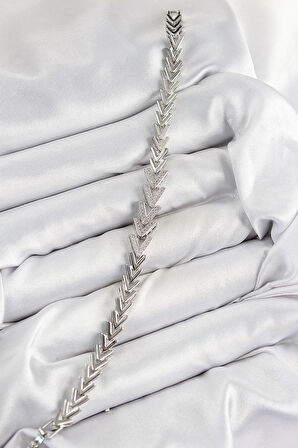 Pirinç Zirkon Taşlı Sıralı Ok Model Gümüş Renk Kadın Bileklik