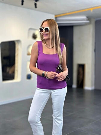 Kare Yaka Kalın Askılı Beyaz Triko Bluz