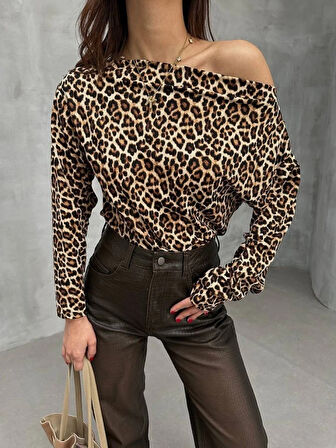 Kadın Leopar Desenli Düşük Omuzlu Bluz