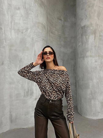 Kadın Leopar Desenli Düşük Omuzlu Bluz