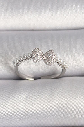 Pirinç Gümüş Renk Zirkon Taşlı Fiyonk İnci Detay Ayarlanabilir Yüzük