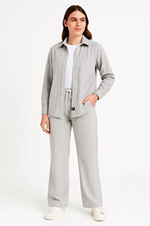 Kadife Oversize Takım – Gömlek Ve Pantolon İkili Set Füme Corduroy Şıklığı, Rahat Ve Zarif Duruş Yumuşak Dokulu Kadife Kumaş, Düğmeli Gömlek Üst Ve Lastikli Pantolon Alt Parça Ile Gün Boyu Konfor- Gri
