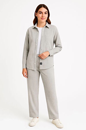 Kadife Oversize Takım – Gömlek Ve Pantolon İkili Set Füme Corduroy Şıklığı, Rahat Ve Zarif Duruş Yumuşak Dokulu Kadife Kumaş, Düğmeli Gömlek Üst Ve Lastikli Pantolon Alt Parça Ile Gün Boyu Konfor- Gri