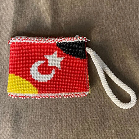 Uretti - Kenan 2196 - El Yapımı Renkli Kum Boncuk Türk Bayrağı Süslemeli Cüzdan - 8 x 10 cm