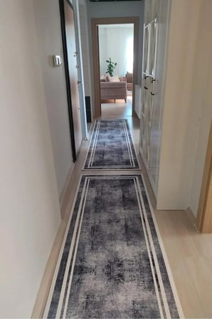 Yolluk Halı – Kaymaz Tabanlı, Yıkanabilir, Yumuşak Dokulu, Şık ve Dayanıklı Tasarım (marina