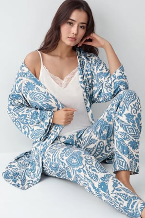 Kadın Modal Pamuklu Beyaz Sabahlıklıklı Pijama Takımı Çorap Hediyeli QP9K0R7K7R